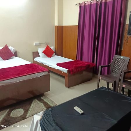 Goroomgo Varanasi Paradise Varanasi - Parking & Restaurant Available - Perfect Location And Comfortable Room Esterno foto