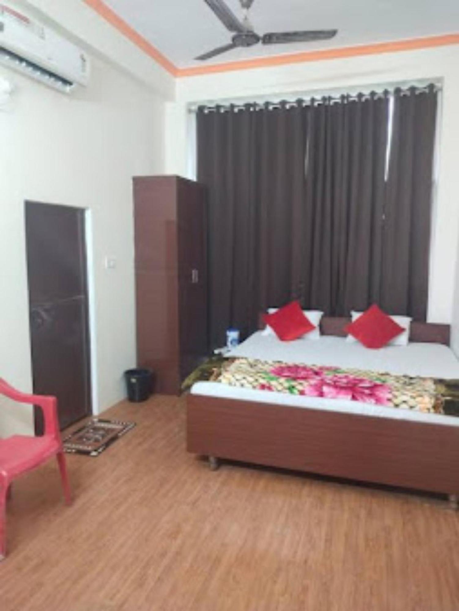 Goroomgo Varanasi Paradise Varanasi - Parking & Restaurant Available - Perfect Location And Comfortable Room Esterno foto