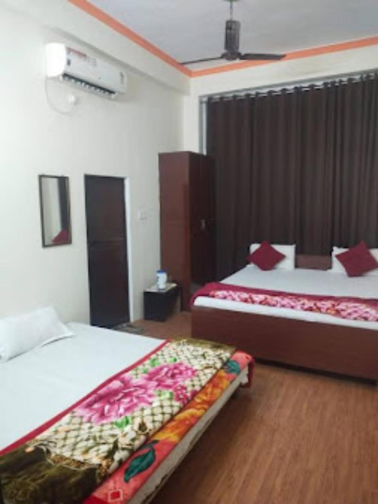 Goroomgo Varanasi Paradise Varanasi - Parking & Restaurant Available - Perfect Location And Comfortable Room Esterno foto