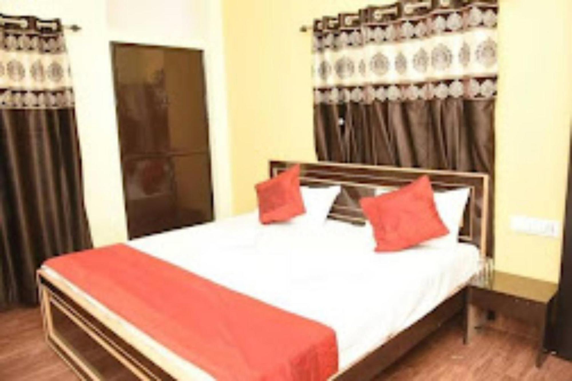Goroomgo Varanasi Paradise Varanasi - Parking & Restaurant Available - Perfect Location And Comfortable Room Esterno foto