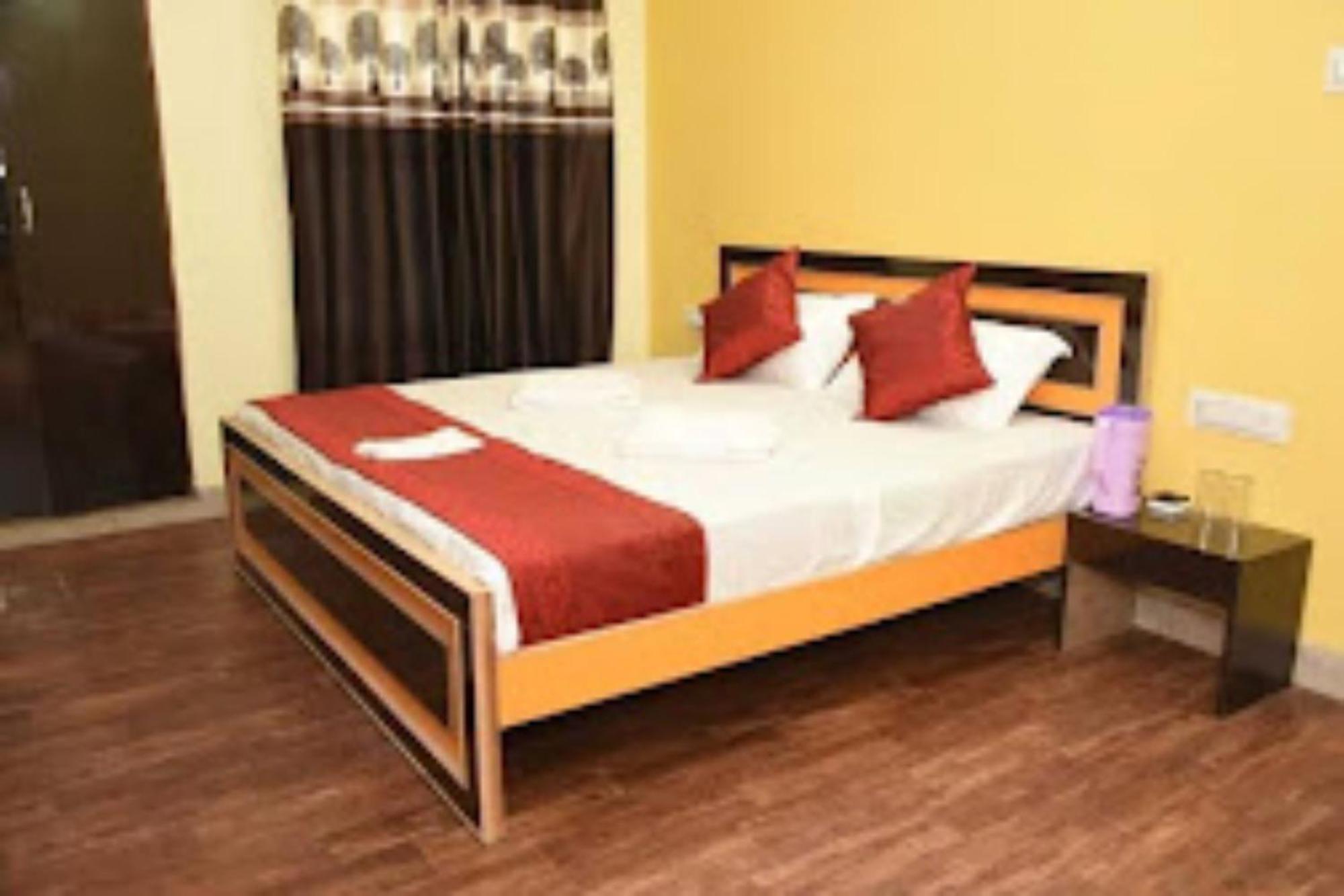 Goroomgo Varanasi Paradise Varanasi - Parking & Restaurant Available - Perfect Location And Comfortable Room Esterno foto
