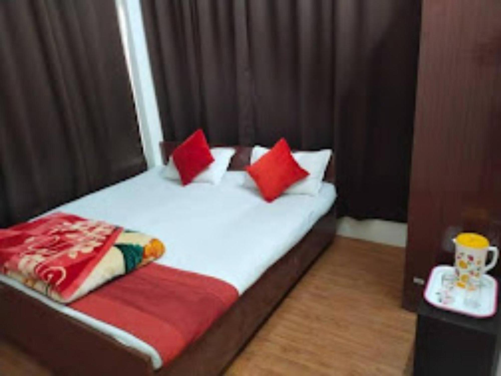 Goroomgo Varanasi Paradise Varanasi - Parking & Restaurant Available - Perfect Location And Comfortable Room Esterno foto