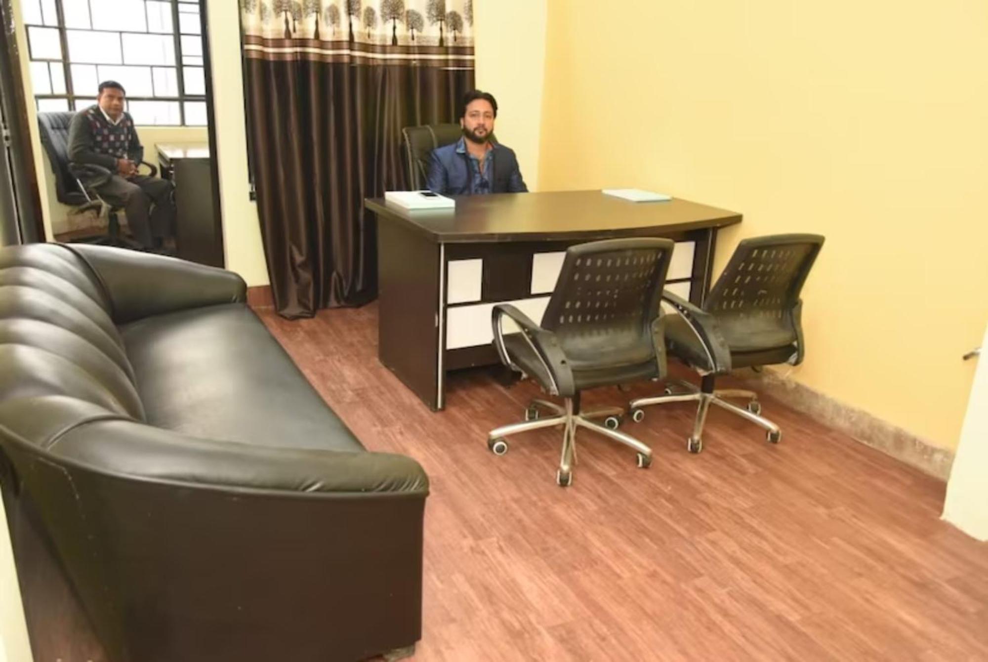 Goroomgo Varanasi Paradise Varanasi - Parking & Restaurant Available - Perfect Location And Comfortable Room Esterno foto