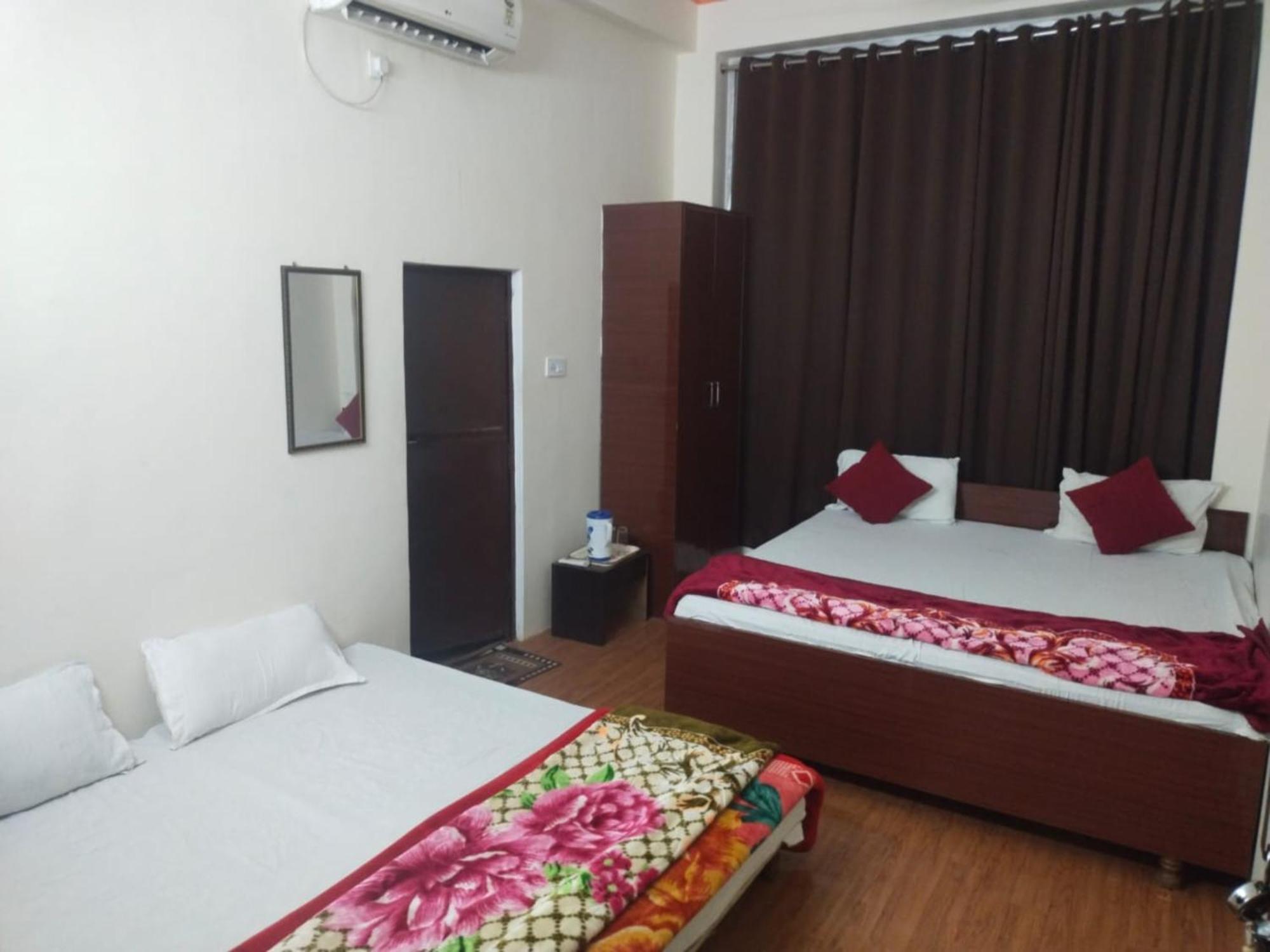 Goroomgo Varanasi Paradise Varanasi - Parking & Restaurant Available - Perfect Location And Comfortable Room Esterno foto