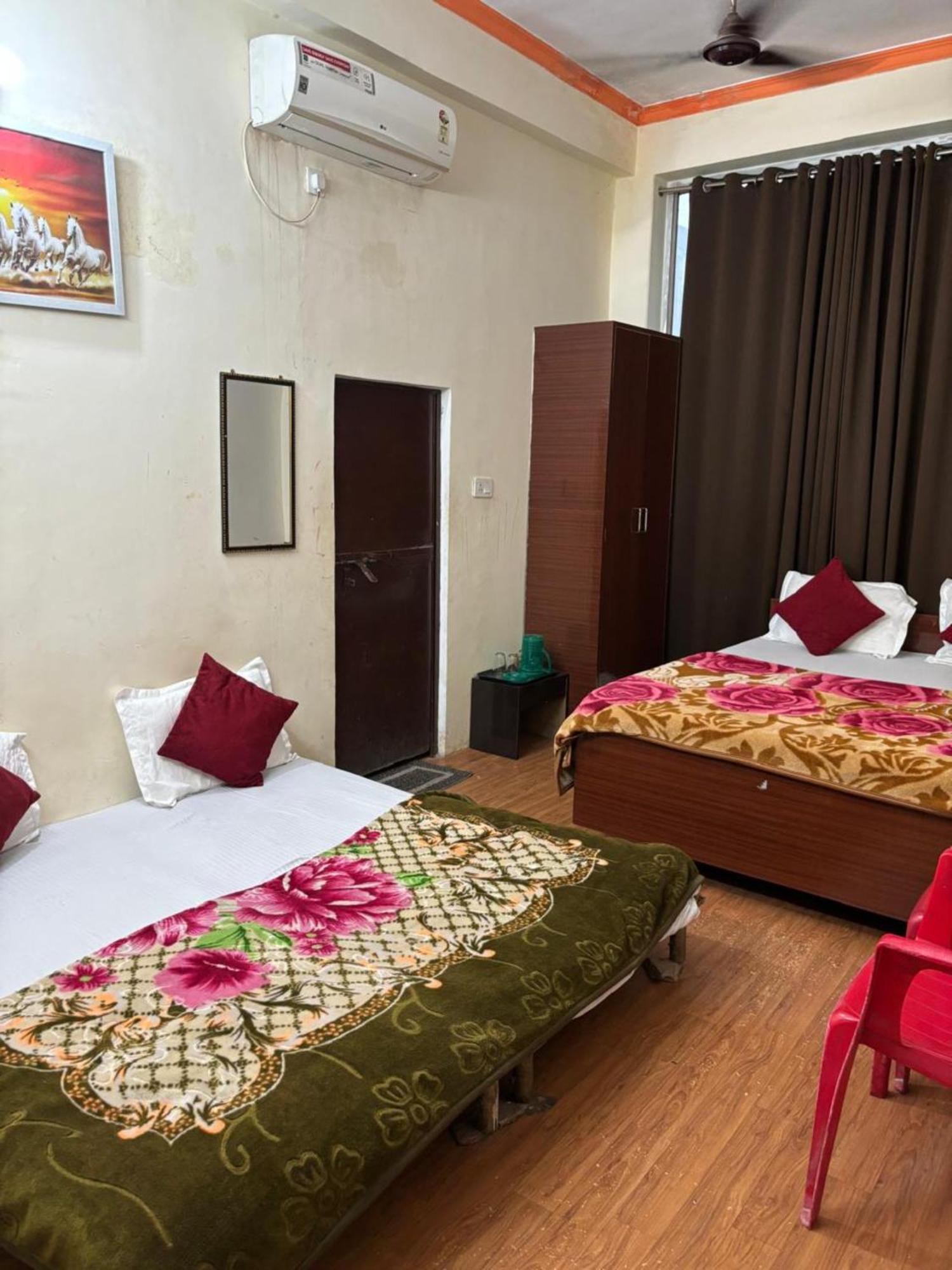 Goroomgo Varanasi Paradise Varanasi - Parking & Restaurant Available - Perfect Location And Comfortable Room Esterno foto