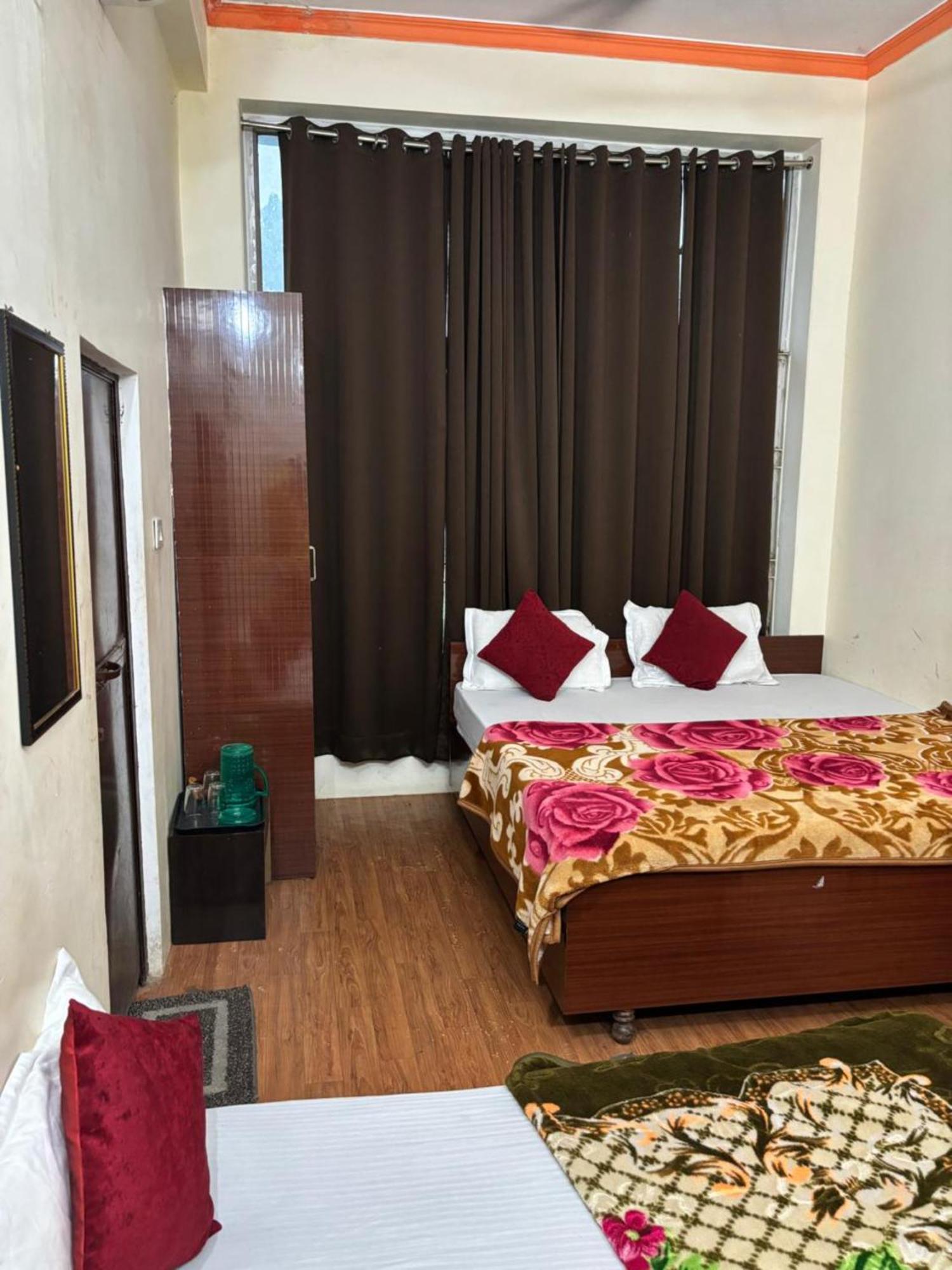 Goroomgo Varanasi Paradise Varanasi - Parking & Restaurant Available - Perfect Location And Comfortable Room Esterno foto