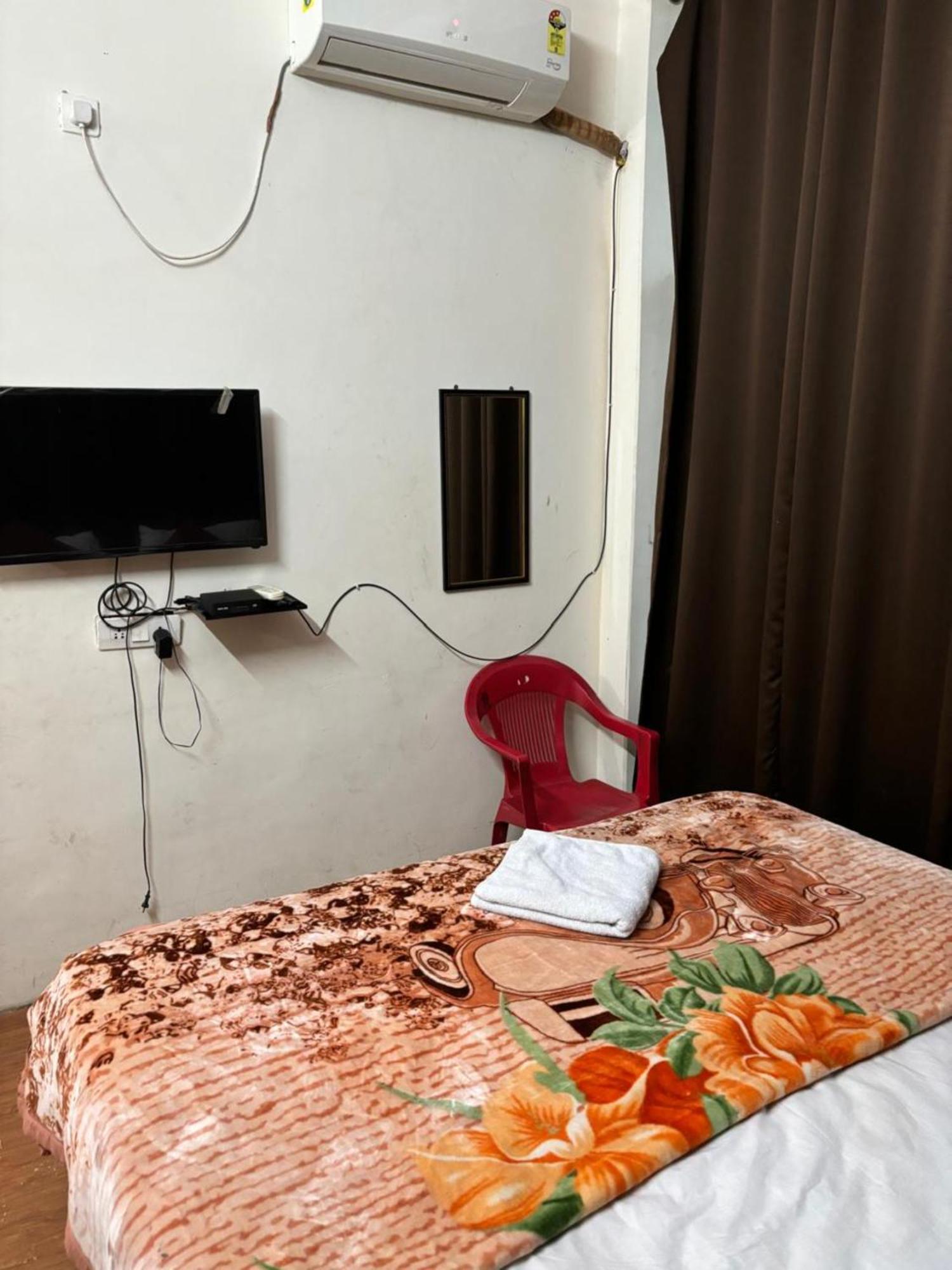 Goroomgo Varanasi Paradise Varanasi - Parking & Restaurant Available - Perfect Location And Comfortable Room Esterno foto