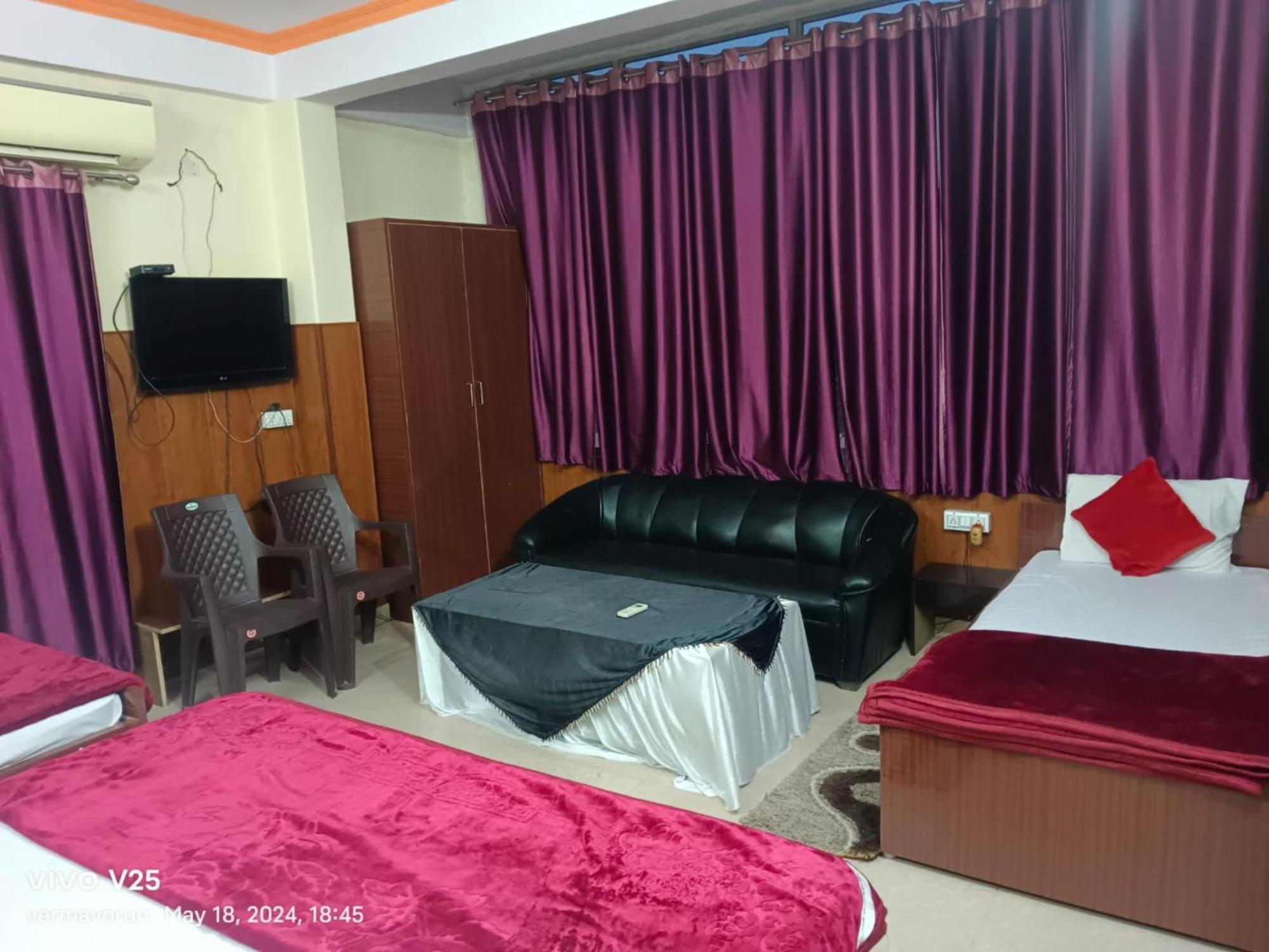 Goroomgo Varanasi Paradise Varanasi - Parking & Restaurant Available - Perfect Location And Comfortable Room Esterno foto