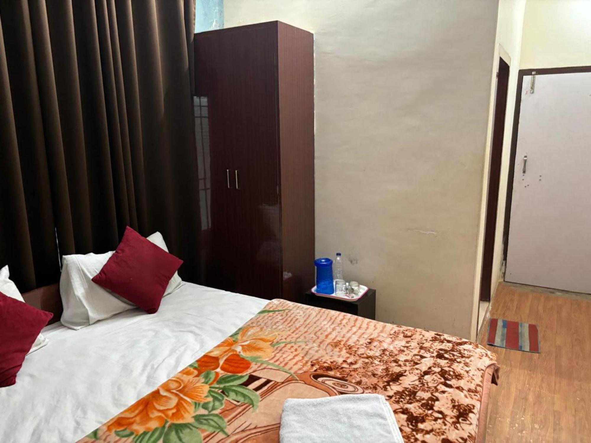 Goroomgo Varanasi Paradise Varanasi - Parking & Restaurant Available - Perfect Location And Comfortable Room Esterno foto