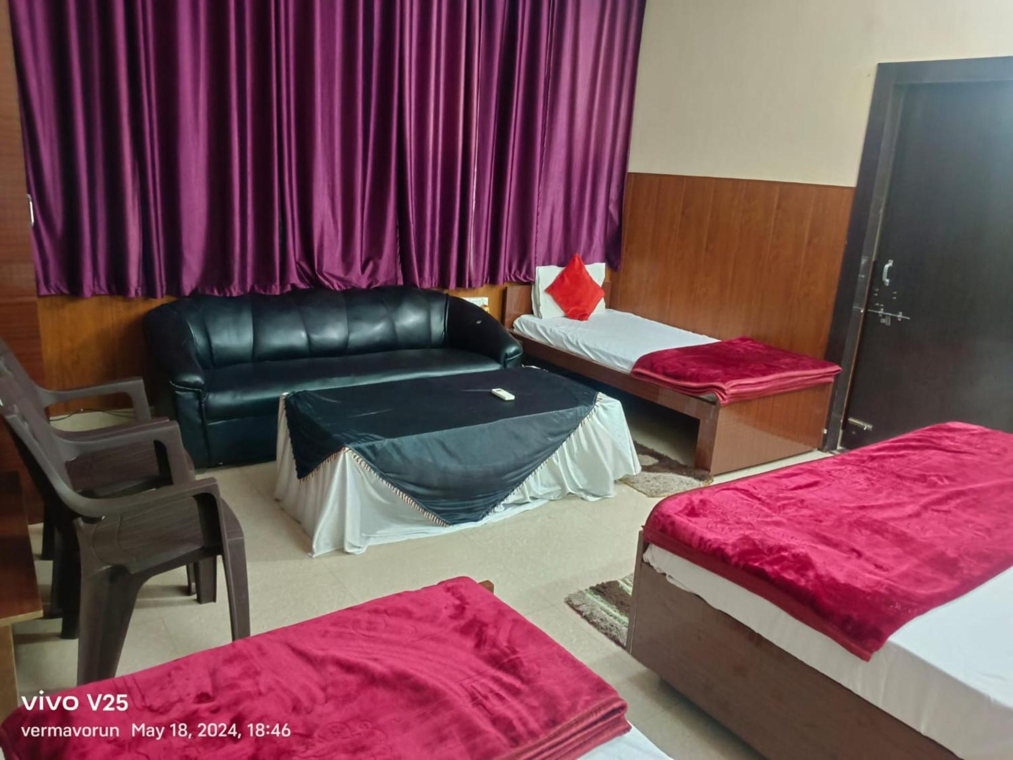 Goroomgo Varanasi Paradise Varanasi - Parking & Restaurant Available - Perfect Location And Comfortable Room Esterno foto